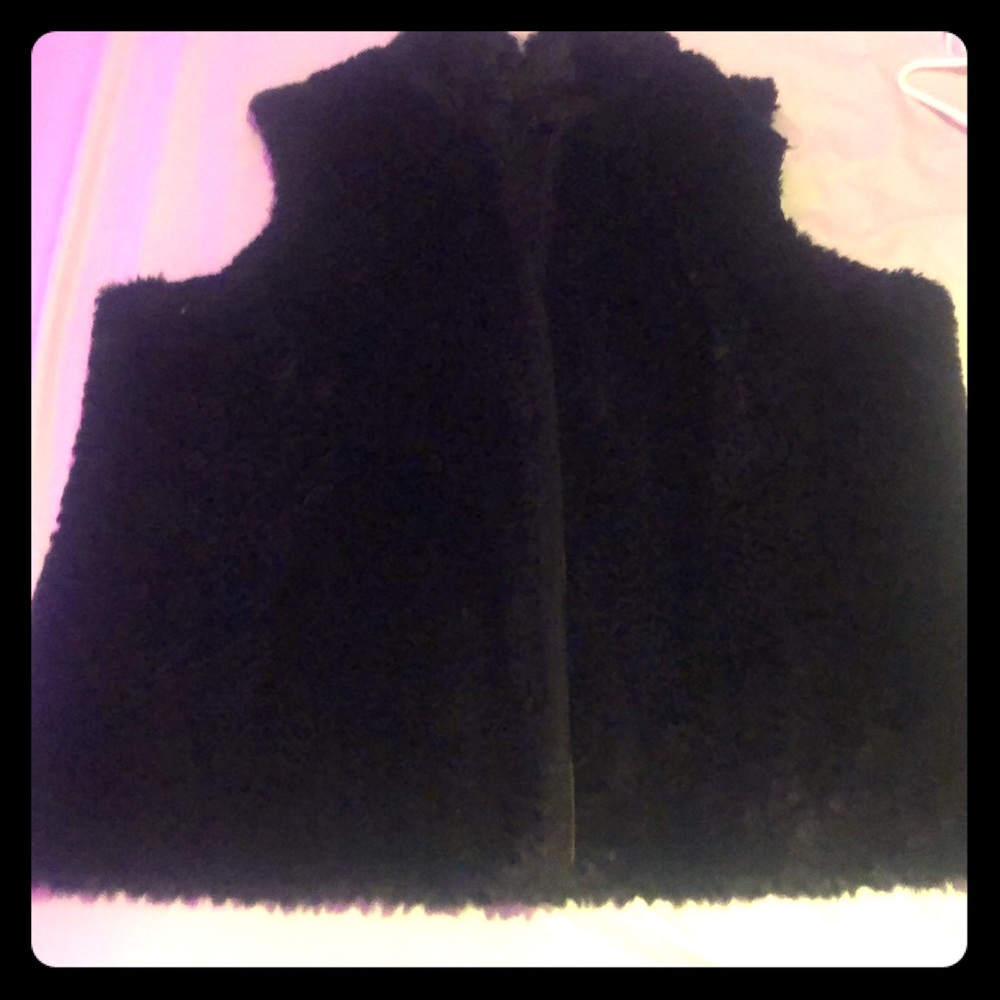This item is a reversible vest